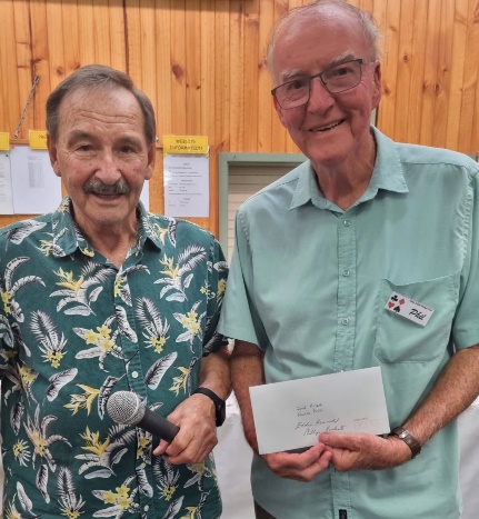 Two men holding a card and a microphone

AI-generated content may be incorrect.